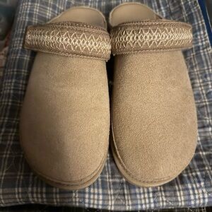 Tan Suede Slip-On Shoes
UGG women’s size 8